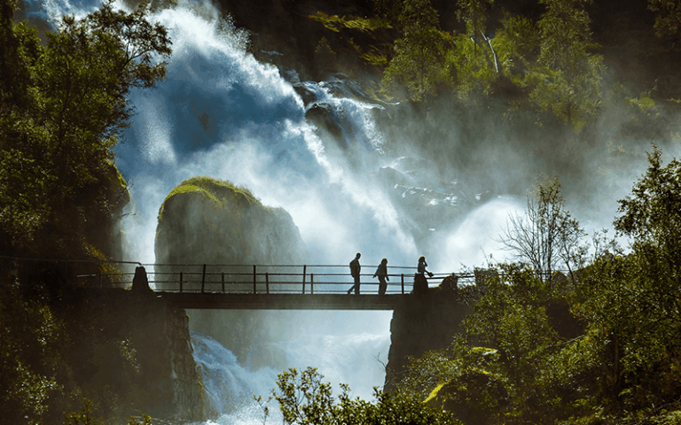 Fiordos Cascadas y Glaciares
