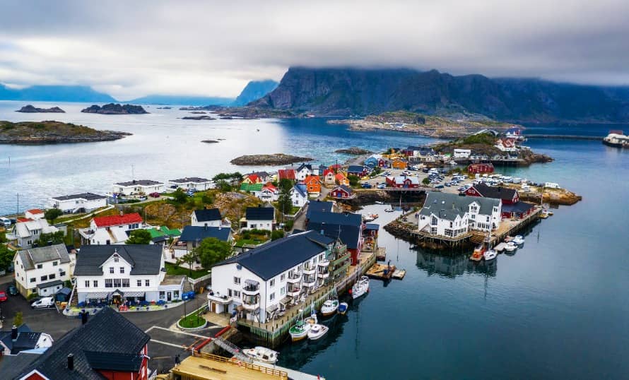 Henningsvær, un pueblo de pescadores en Noruega