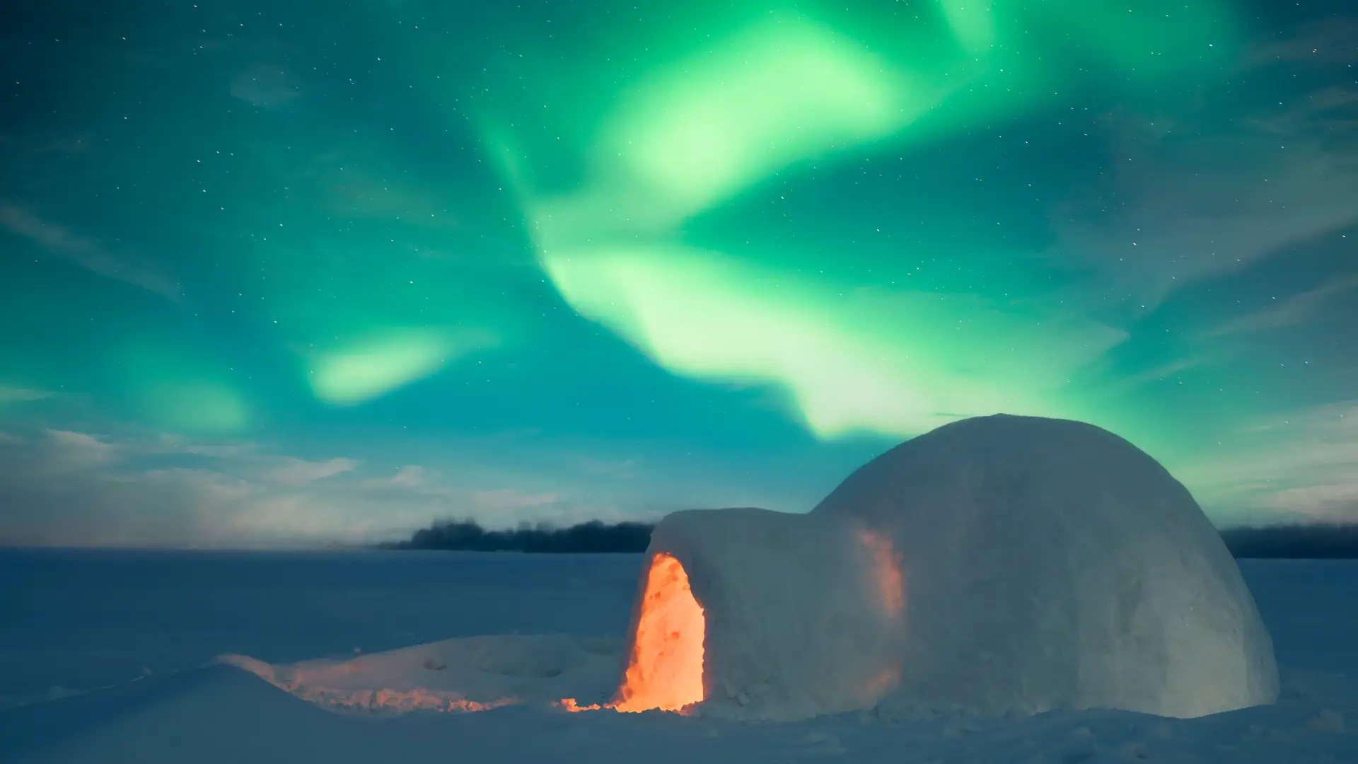 aurora boreal y iglú de cristal